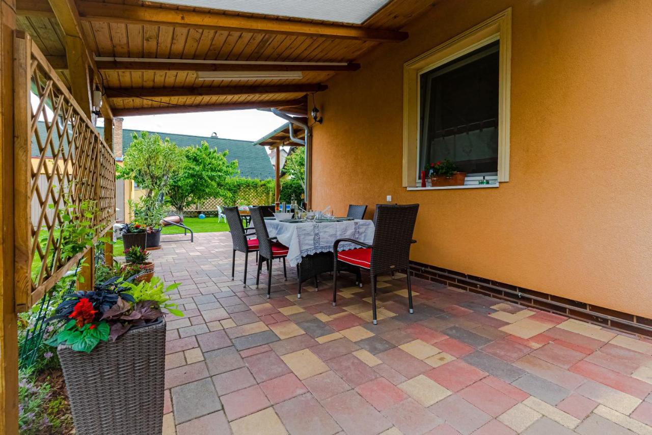 Sunny Garden Pihenohaz Villa Siófok Exteriör bild