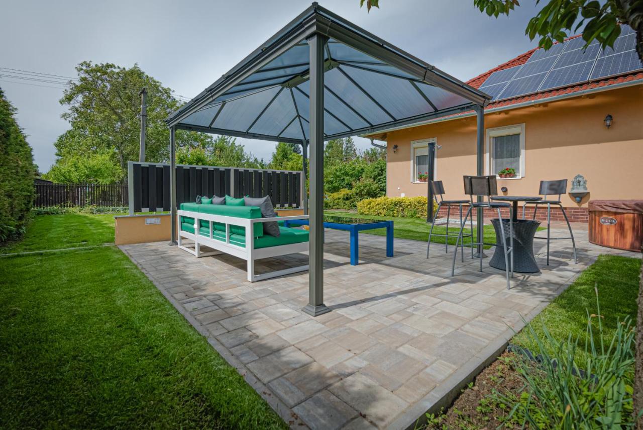 Sunny Garden Pihenohaz Villa Siófok Exteriör bild