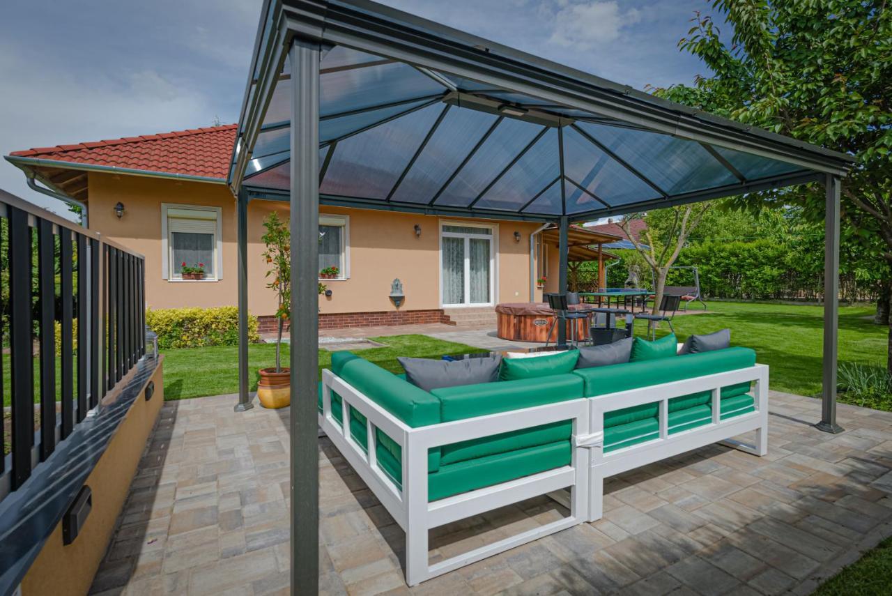 Sunny Garden Pihenohaz Villa Siófok Exteriör bild