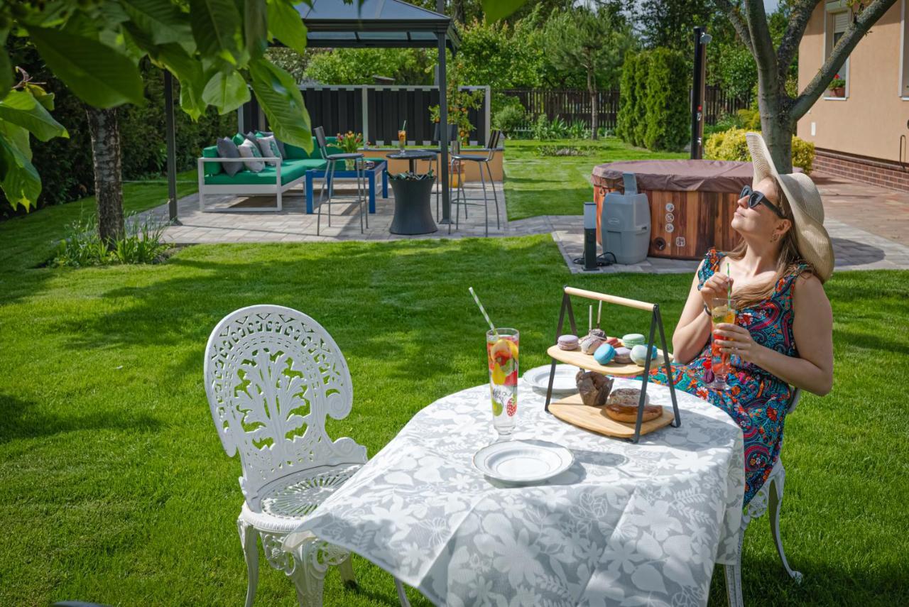 Sunny Garden Pihenohaz Villa Siófok Exteriör bild